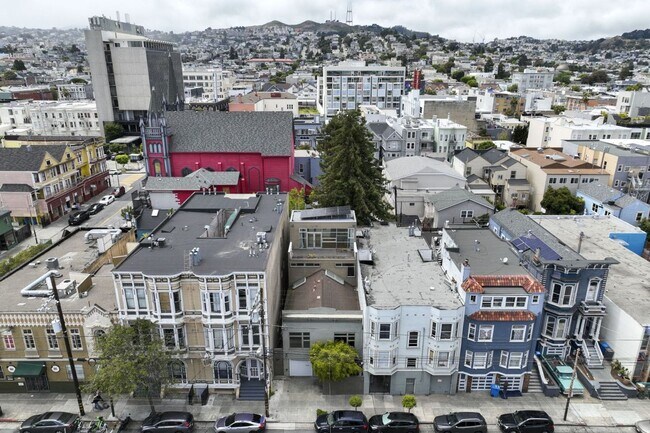 Building Photo - 1076 S Van Ness Ave