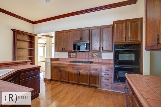 Building Photo - NEW PROMO PRICE! $3,470/MO