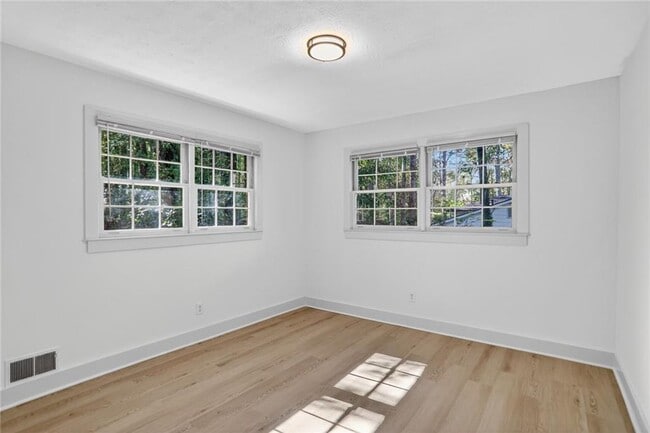 Building Photo - 2289 Addison Rd NE