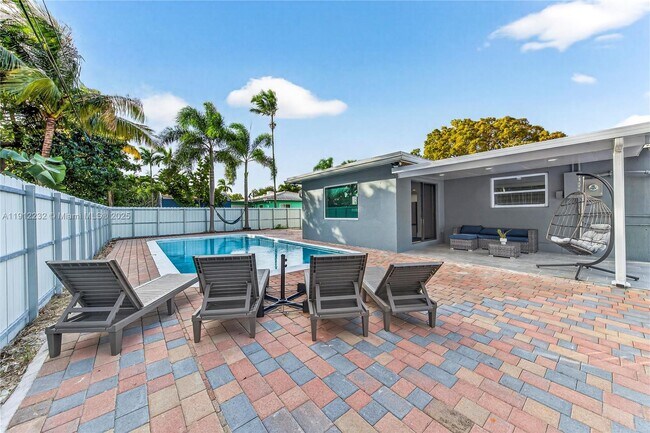 Building Photo - 3130 SW 16th St