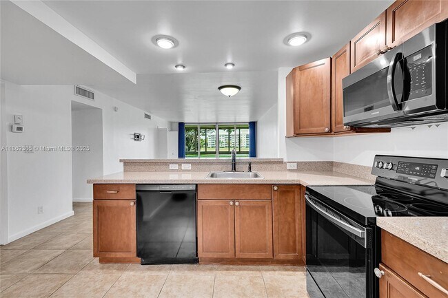 Building Photo - 2940 N Course Dr