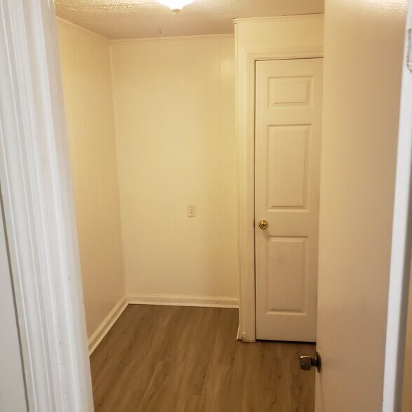 Small bedroom. - 107 Smith Ave