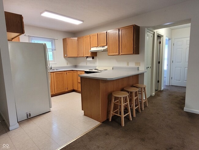 Building Photo - 250 Locust Ln