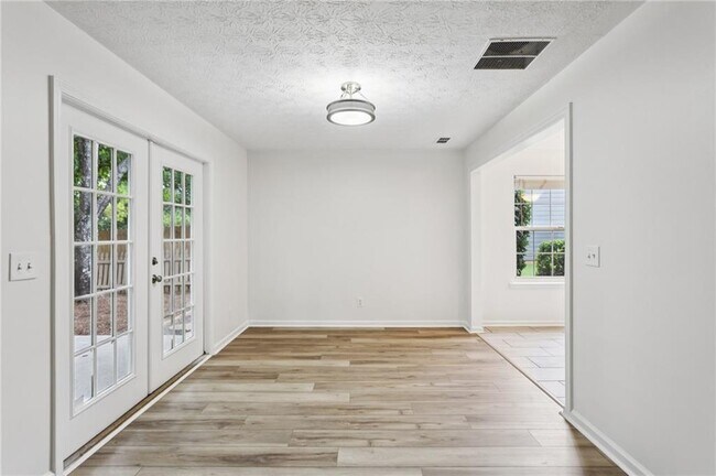Building Photo - 208 Carrington Way