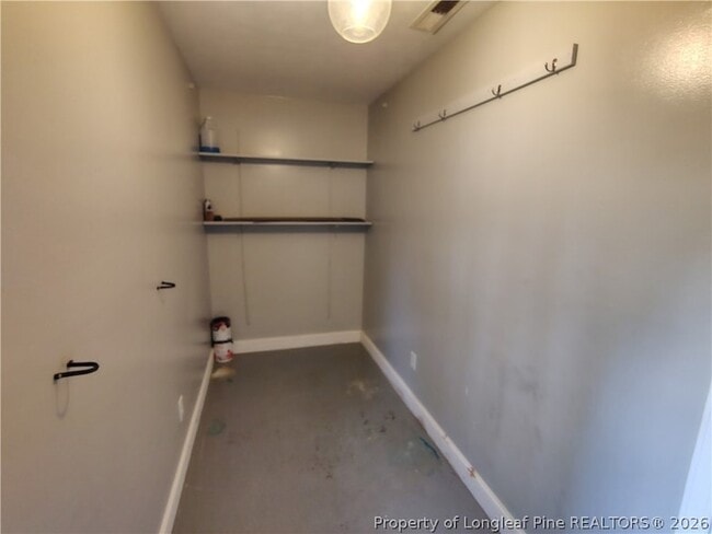 Building Photo - 515 Farmview Dr
