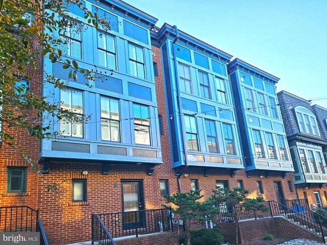 Building Photo - 12 S Regester St