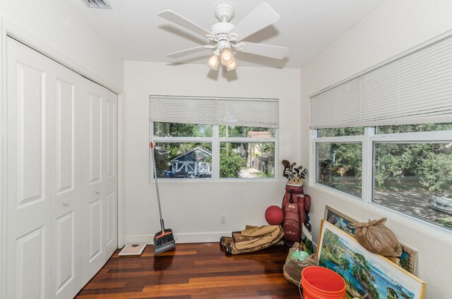 Building Photo - 1515 Oak St NE