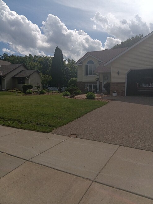 Building Photo - 4806 Helmo Ave N