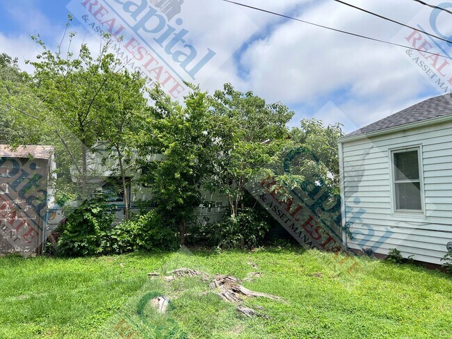 Building Photo - Cozy Cottage