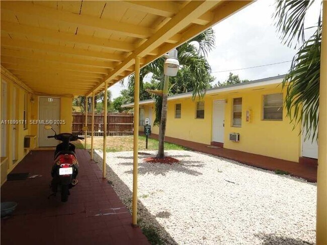 Building Photo - 1915 Fletcher St