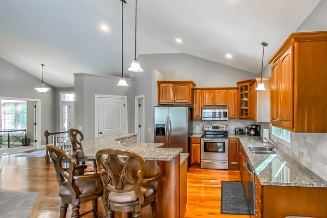 Building Photo - Warm and Luxurious 4 bedroom Executive Estate