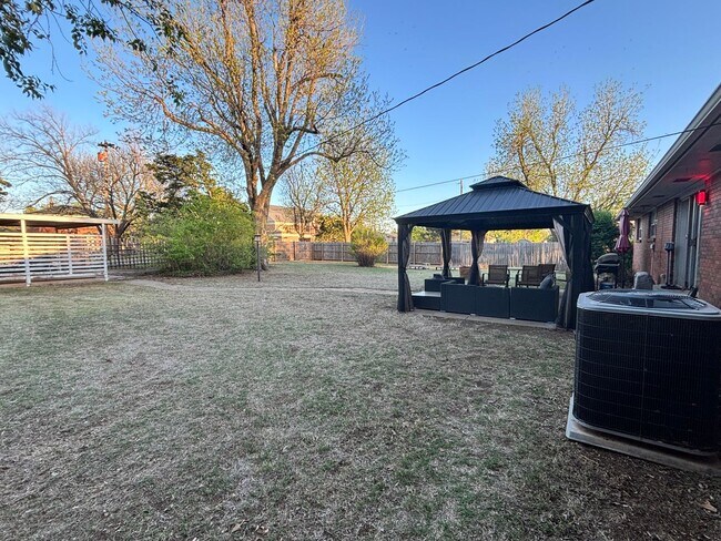 Building Photo - Remodeled 3 bedroom 2 bathroom house with 2 car garage and fenced yard