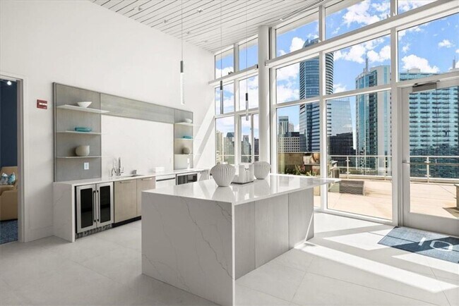 Building Photo - 10 Terminus Luxury 2 Bedroom Condo in Heart of Buckhead