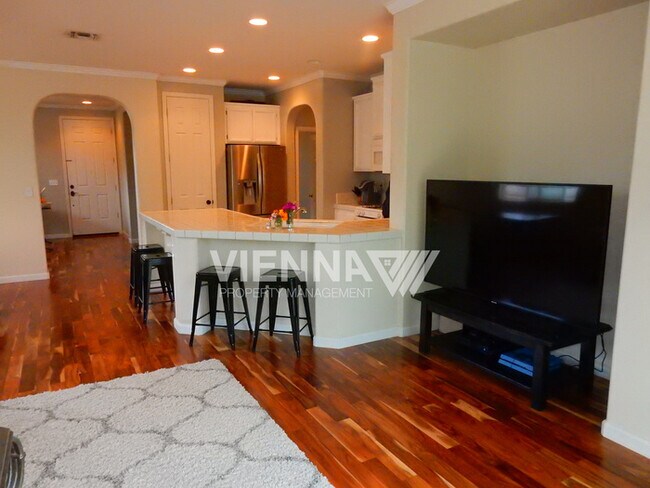 Building Photo - 550 Davenport Way