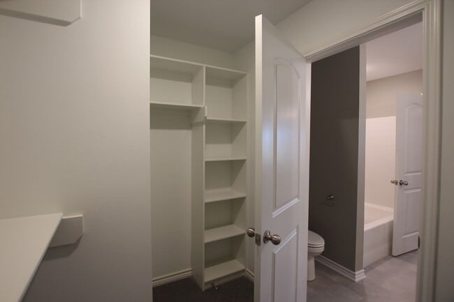 Building Photo - 2 Bedroom 2 Bath Townhome! Whitehouse ISD! 1/2 OFF FIRST FULL MONTH