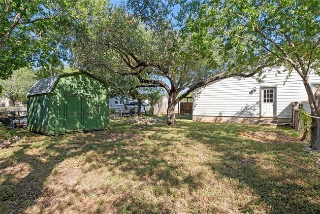Building Photo - 800 Osage Dr