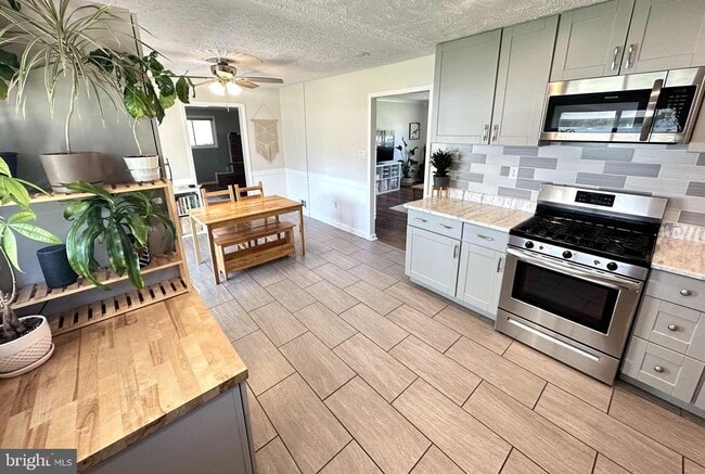 Building Photo - 10411 Farrar Ave