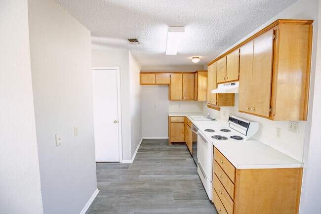 Building Photo - 5742 Dartmouth Dr