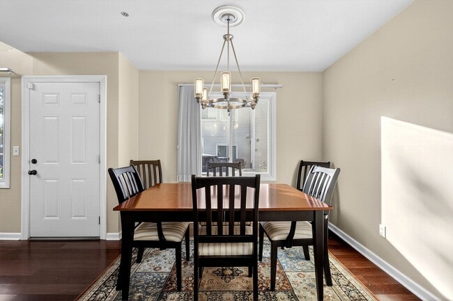 Building Photo - Creekside 1st floor unit Showing Saturday 1/31 10am-10:15am