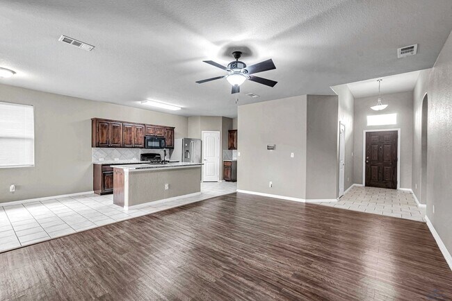 Building Photo - 5 Brooks Ranch Rd