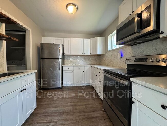 Building Photo - 10762 NE Prescott St
