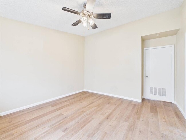 Building Photo - 616 W 51st St