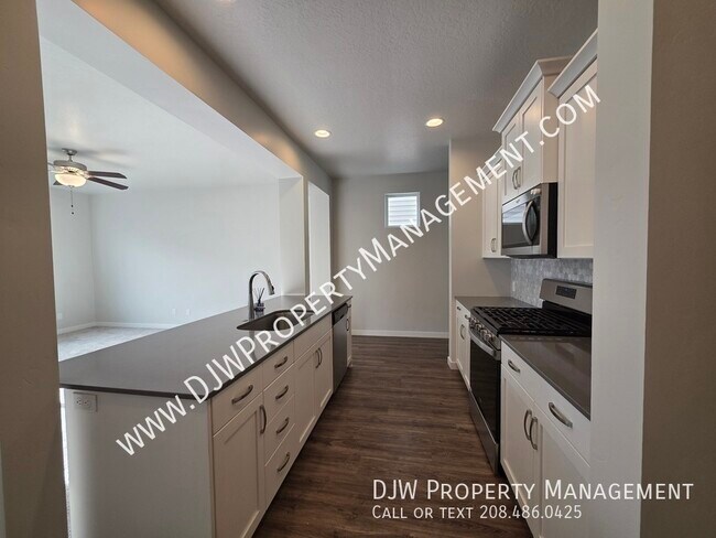 Building Photo - 2351 E Danzee Dr