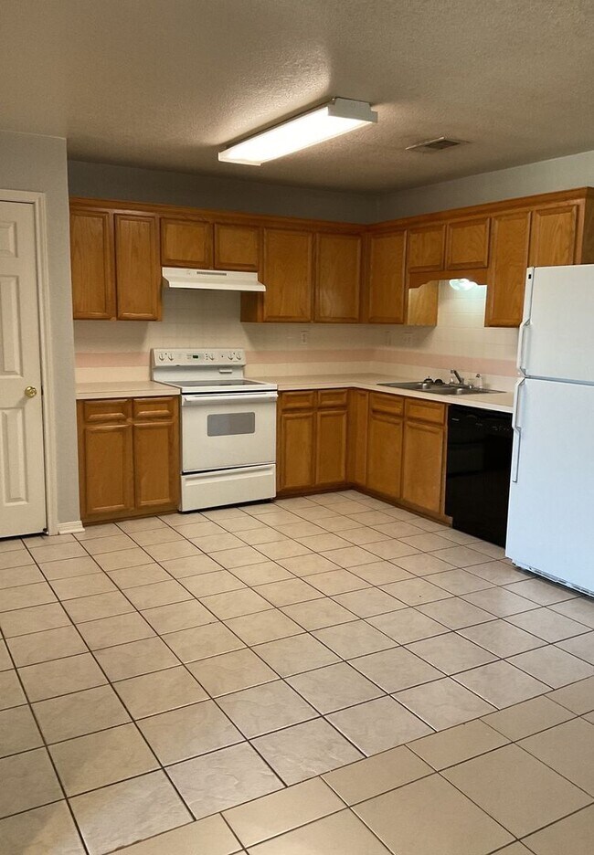 Building Photo - 3906 Hitchrock Dr