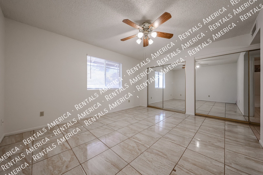 Building Photo - 710 W Alamo Dr