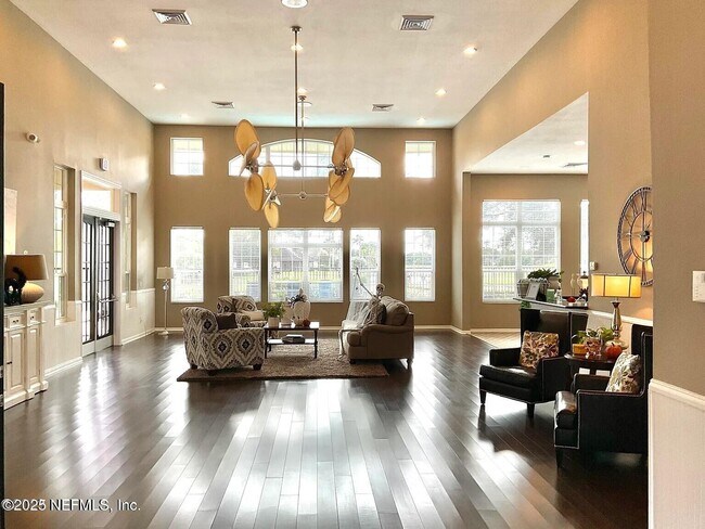 Building Photo - 13703 Richmond Park Dr N