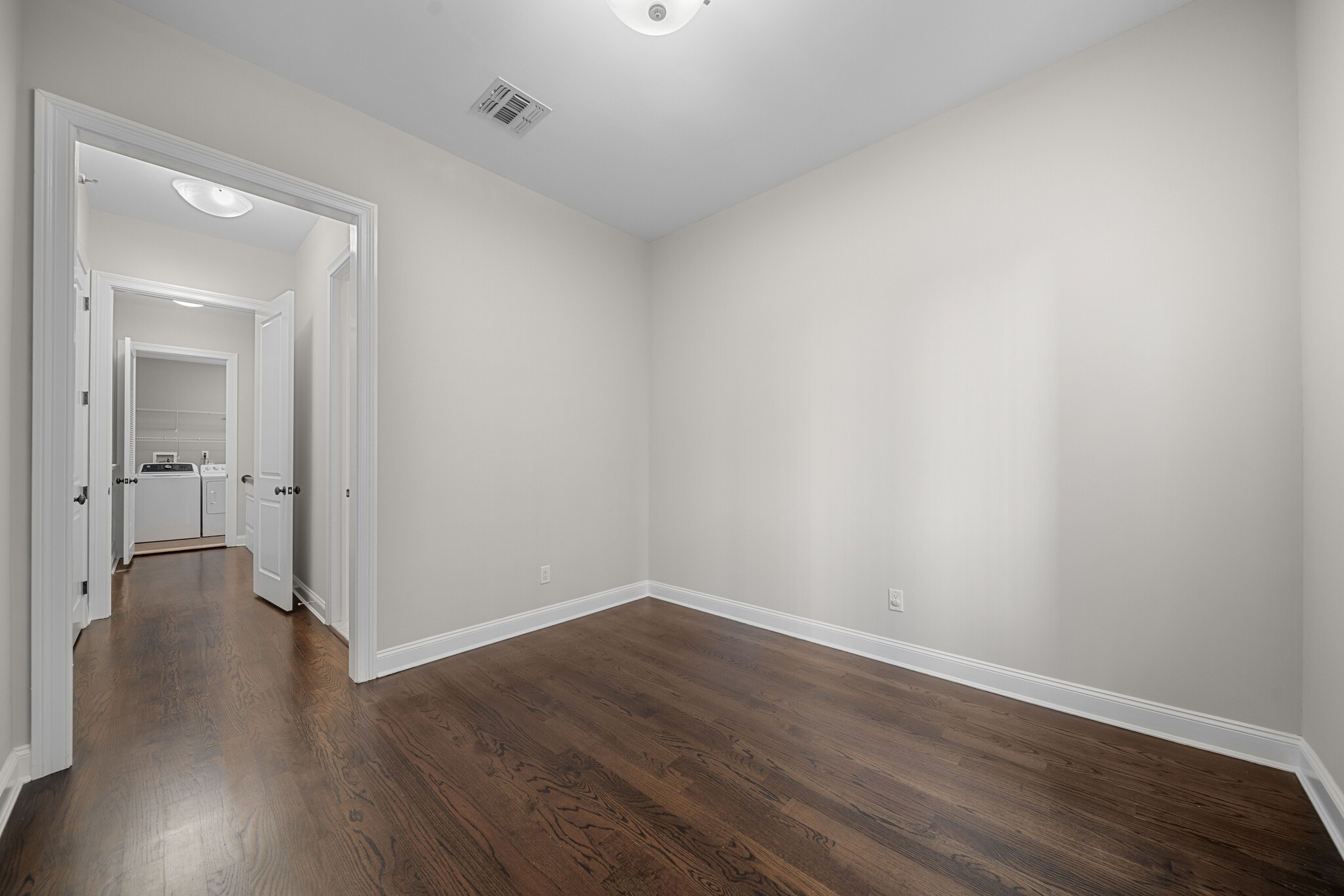 Building Photo - 1600 Kaufer Ln