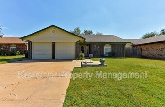 Building Photo - 1120 Kings Ct