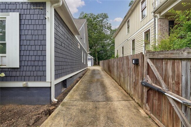 Building Photo - 3405 Fortner St
