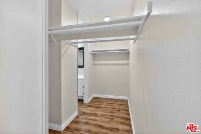 Building Photo - 5900 Canterbury Dr