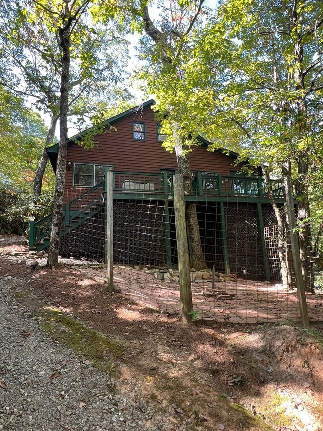 Building Photo - Nice Mountain Home