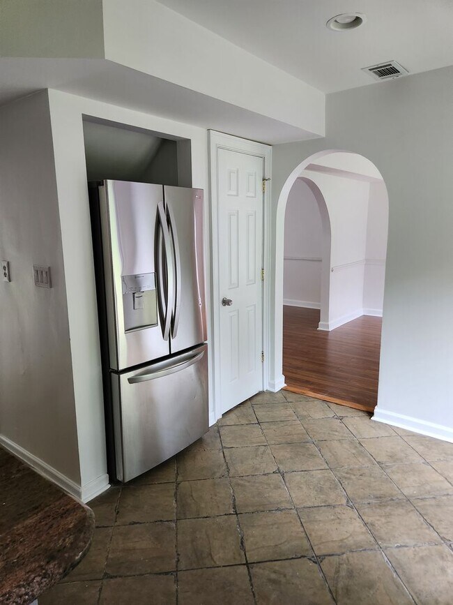 Building Photo - Newly Remodeled South Fulton Single Family