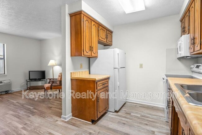 Building Photo - 102 Laurel Cove Dr