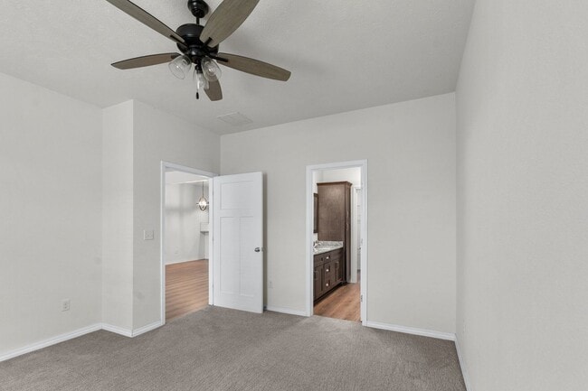 Building Photo - NEW LUXURY 2 BED 2 BATH 1 CAR GARAGE DUPLEX