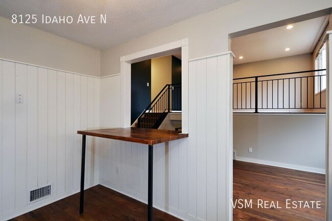 Building Photo - 50% Off January Rent! Modern 4-Bed Home wi...