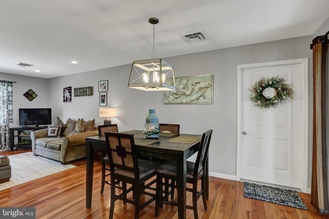 Building Photo - 127 Mountainview Dr