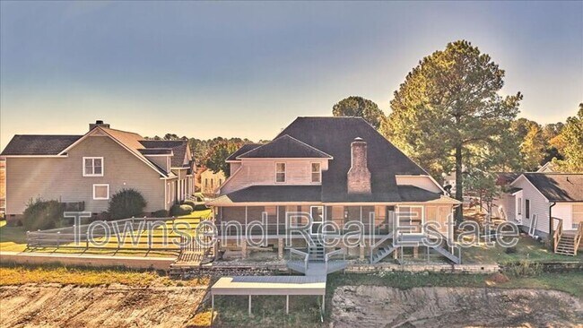 Building Photo - 695 Cedar Point