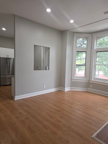 Living area (2nd angle) - 1700 Linden Ave