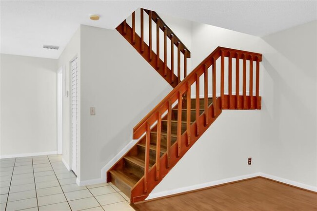 Building Photo - 7801 Courtyard Run W