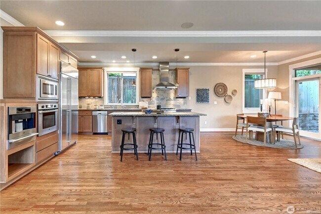 Building Photo - 4bd/2.5ba Kirkland House