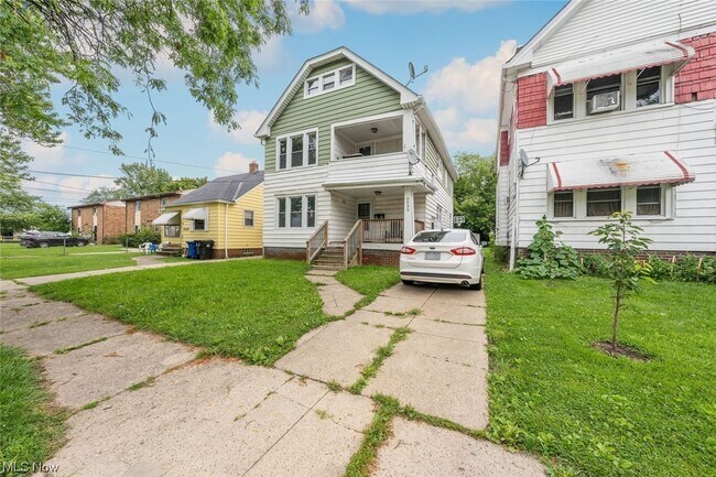 Building Photo - 3035 W 116th St