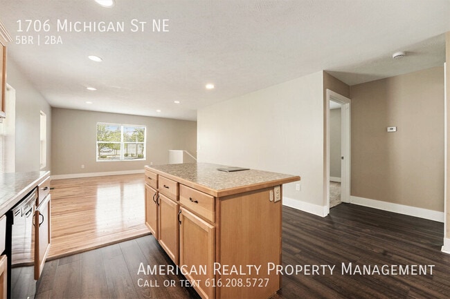 Building Photo - 1706 Michigan St NE