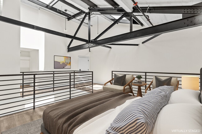 Building Photo - 1453 Maple Ave