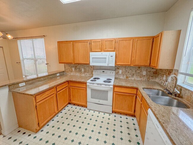 Building Photo - 4415 SW 34th St
