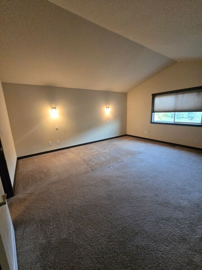 Building Photo - Welcome to this beautiful 4-bedroom, 2.5-b...