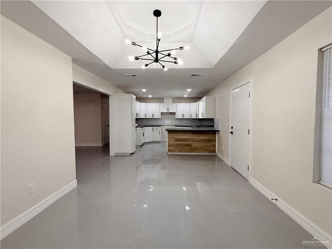 Building Photo - 12 South Dr